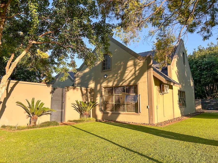 4 Bedroom Property for Sale in Mooivallei Park North West